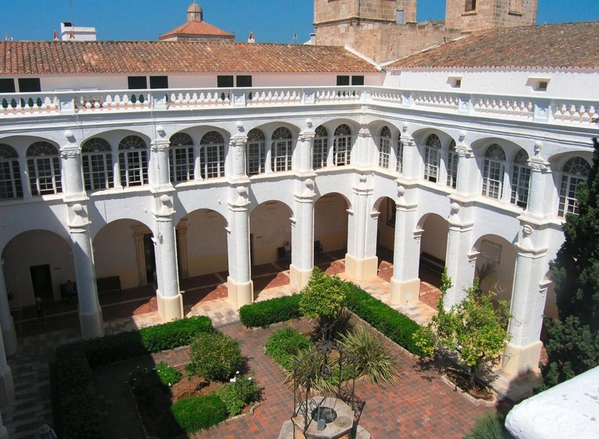 Hostel Grupoandria El Claustre De Ciutadella - Hospederia Exterior foto